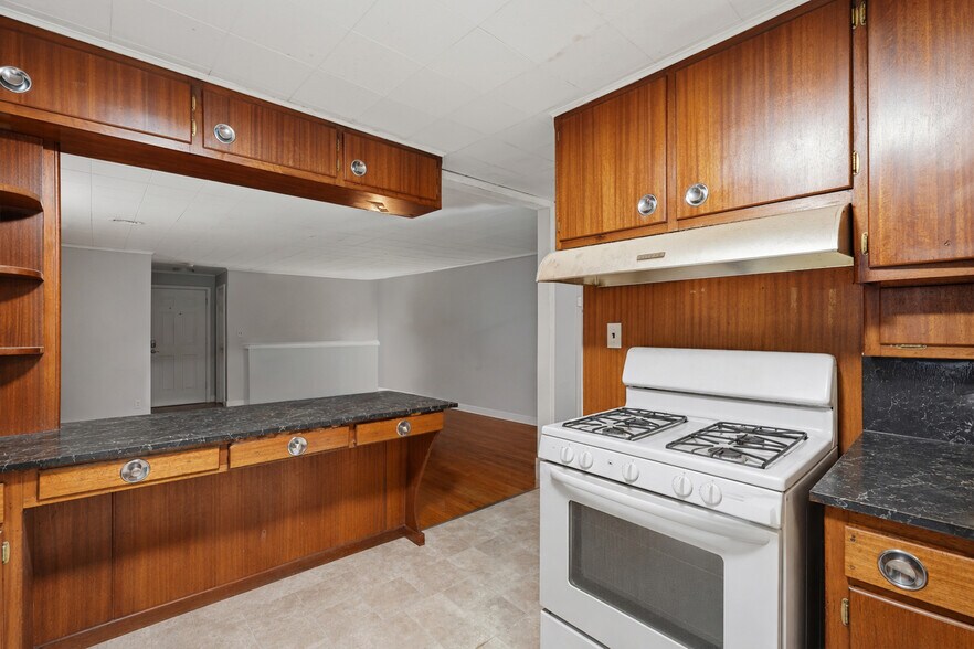 More Photos Of 23589-23593 Van Born Rd, Taylor Freestanding For Sale