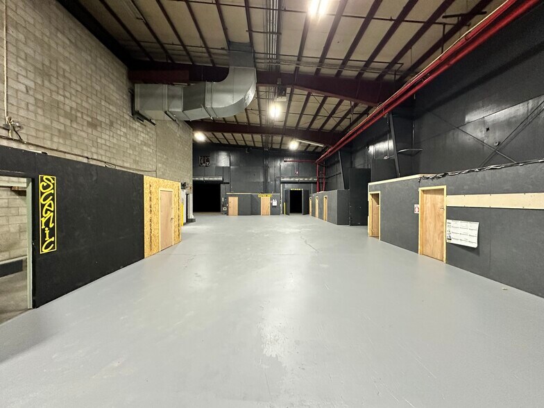 More Photos Of 4865 Arthur Kill Rd, Staten Island Warehouse For Lease