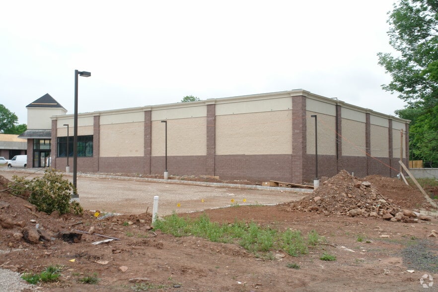 More Photos Of 477 Union Ave, Bridgewater Drugstore For Lease