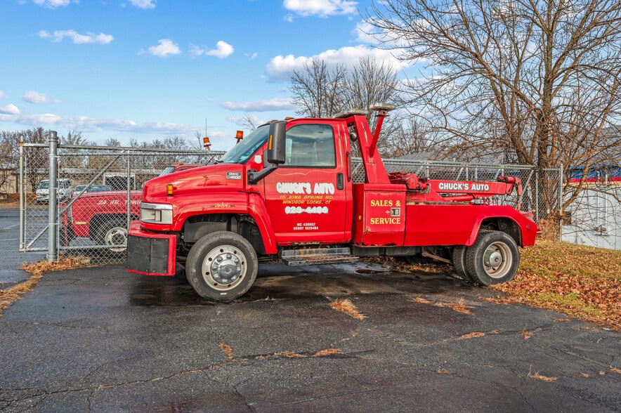 More Photos Of 15 King Spring Rd, Windsor Locks Auto Repair For Sale