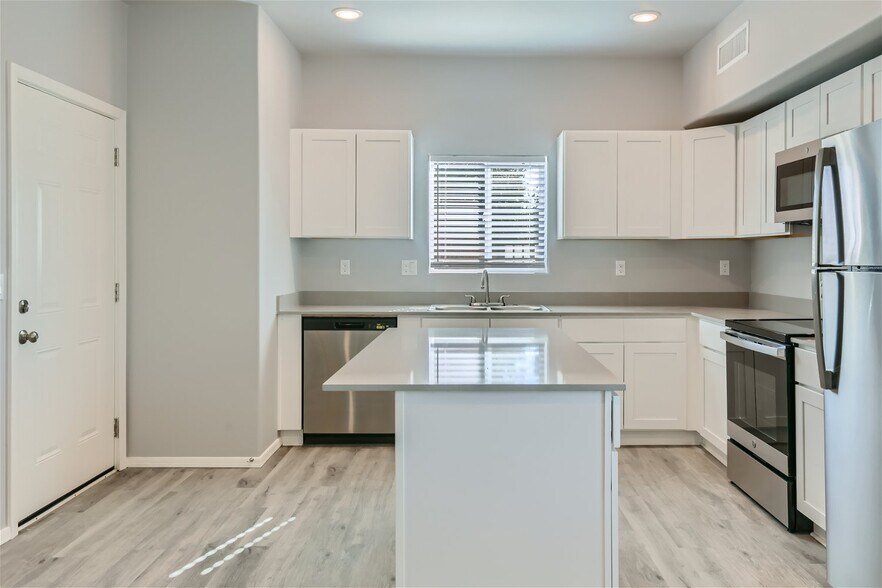 More Photos Of 7010 N 80th Ave, Glendale Apartments For Sale