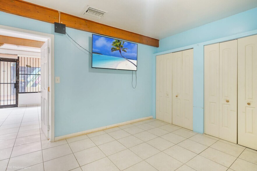 More Photos Of 1651 W 37th St, Hialeah Warehouse For Sale