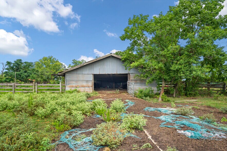 More Photos Of 14630 Hwy 105, Cleveland Land For Sale