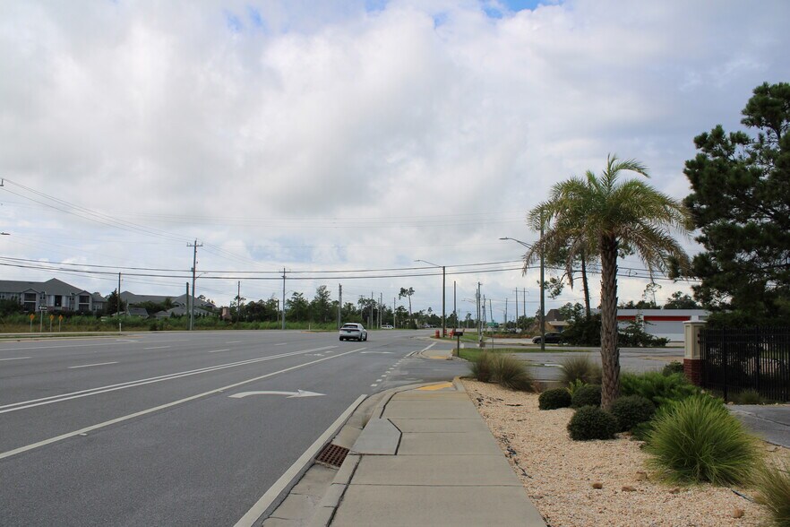 More Photos Of 3931 W Highway 390, Panama City Service Station For Sale