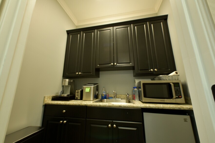 More Photos Of 4994 Lower Roswell Rd, Marietta Office For Lease