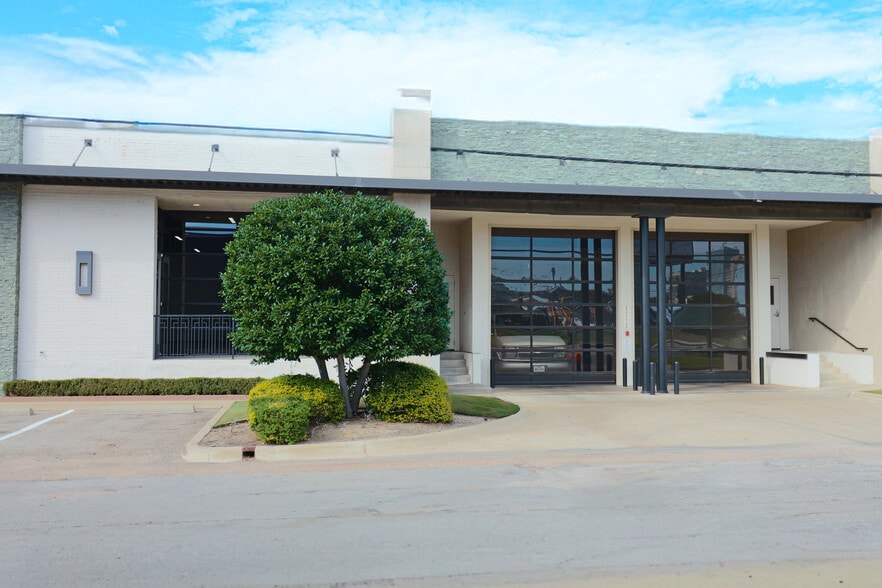 More Photos Of 183 Cole St, Dallas Showroom For Lease