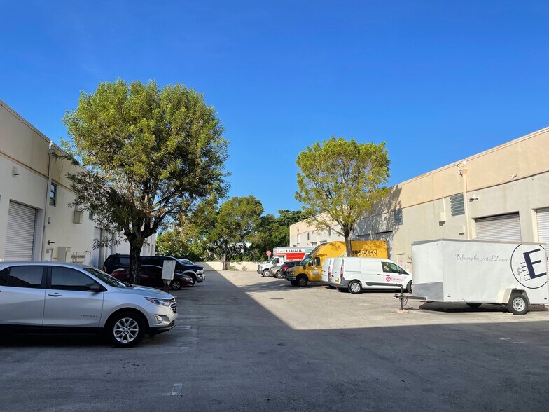 More Photos Of 12000-12163 SW 132nd Ct, Miami Light Distribution For Sale