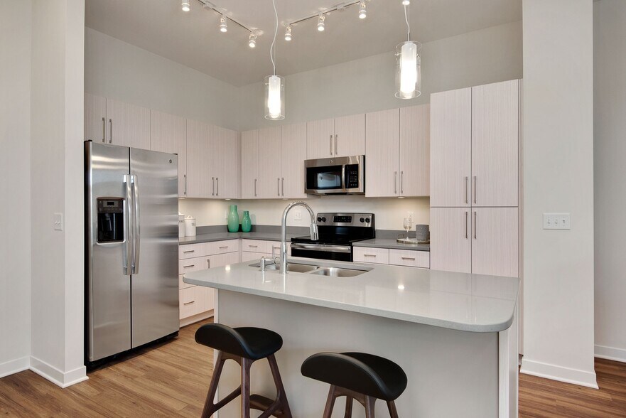 More Photos Of 8045 Metcalf Ave, Overland Park Apartments For Lease