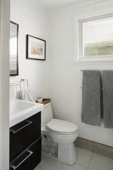 More Photos Of 608 Westminster Ave, Venice Apartments For Sale