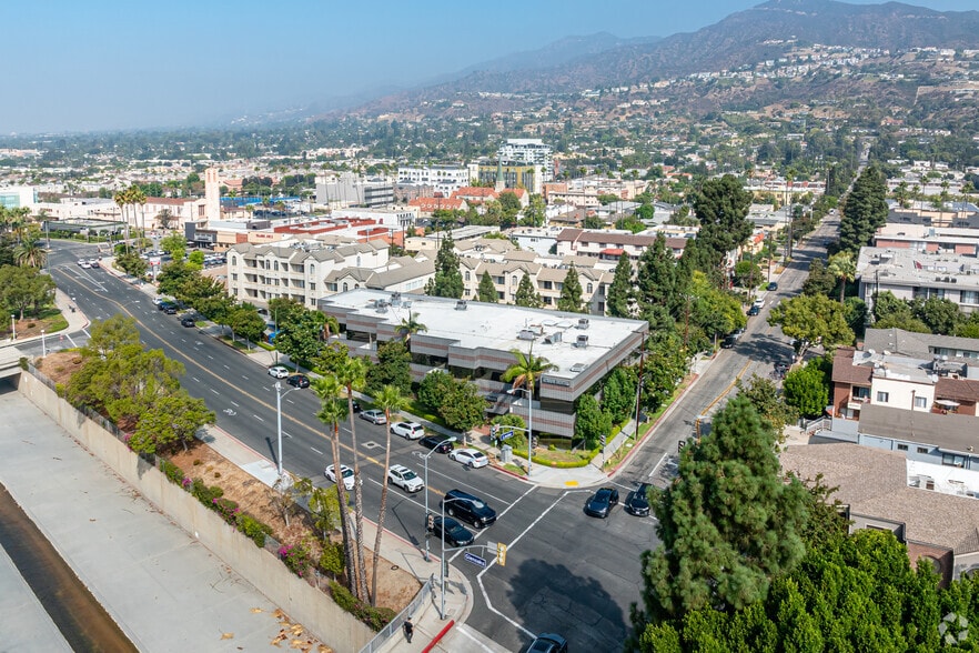 More Photos Of 221 E Glenoaks Blvd, Glendale Medical For Lease