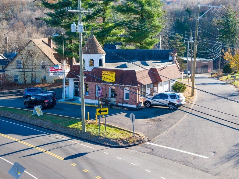 More Photos Of 166 S Riverside Ave, Pequabuck Freestanding For Sale