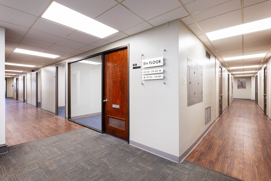 More Photos Of 121 S Broadway Ave, Tyler Office For Lease