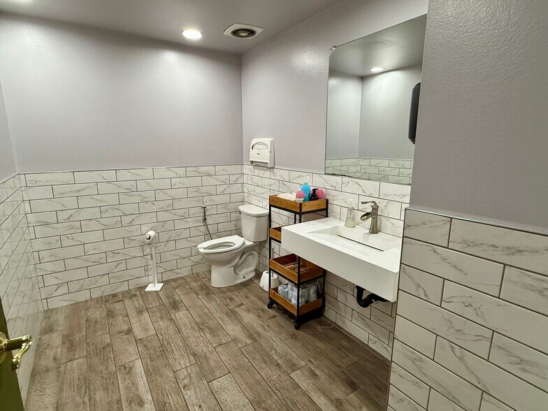 More Photos Of 749 N Main St, Orange Manufacturing For Sale