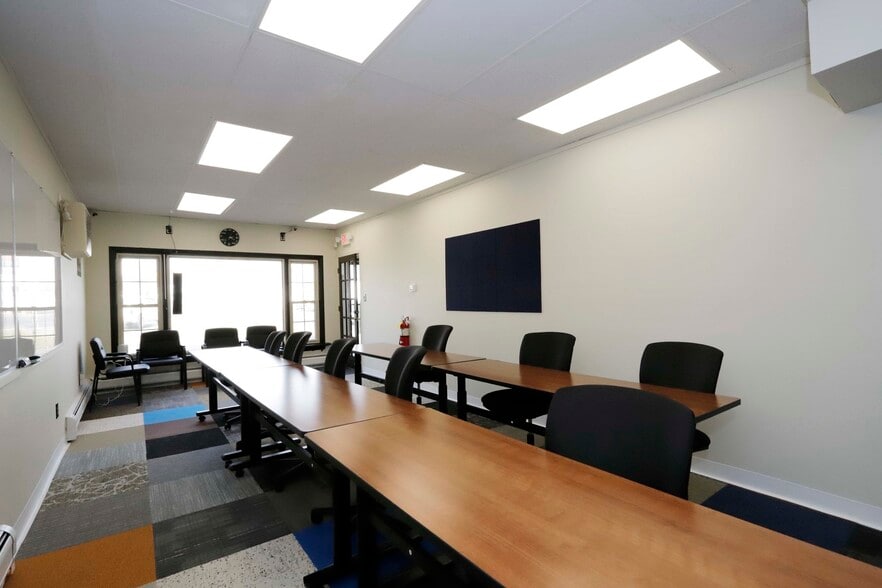 More Photos Of 597 Dartmouth St, Dartmouth Office For Sale