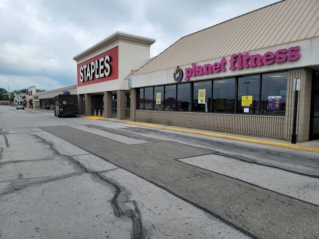 More Photos Of 1107-1125 S Main St, Bowling Green Unknown For Lease