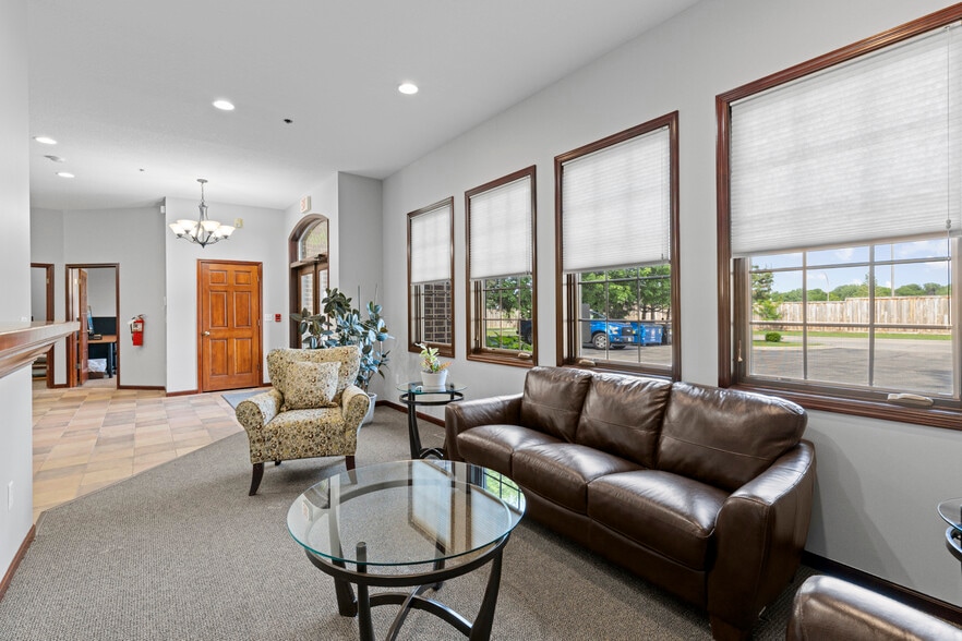 More Photos Of 9340 Hennepin Town Rd, Eden Prairie Office For Sale