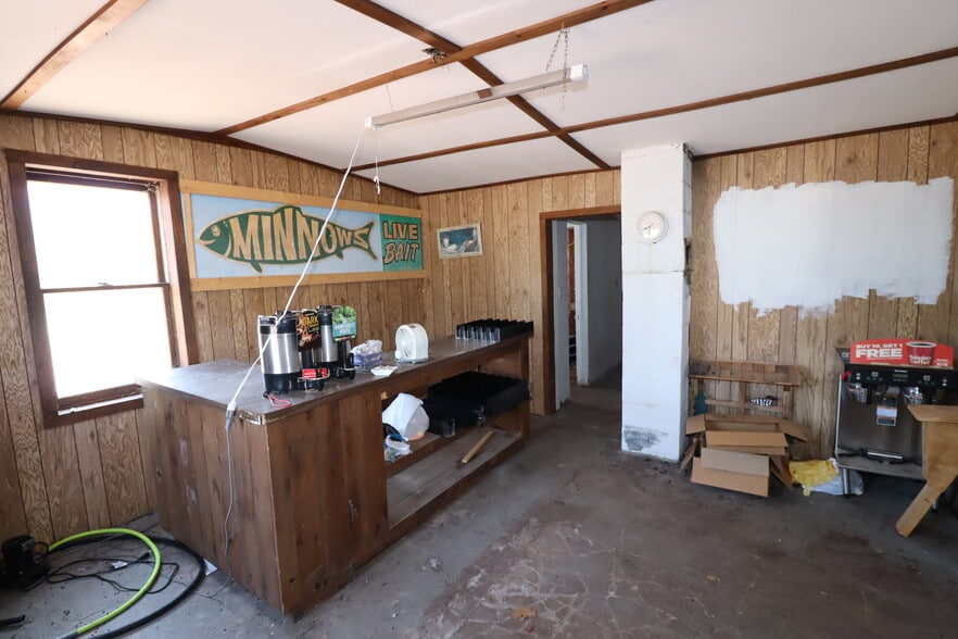 More Photos Of 22211 US Highway 63, Grand View Flex For Sale