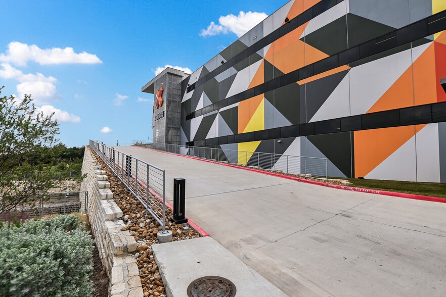 More Photos Of 4229 North FM 620, Austin Flex For Sale