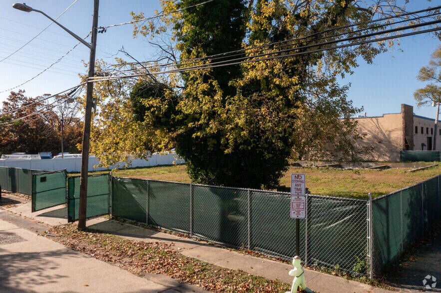 More Photos Of 33 Park Pl, Lynbrook Land For Sale