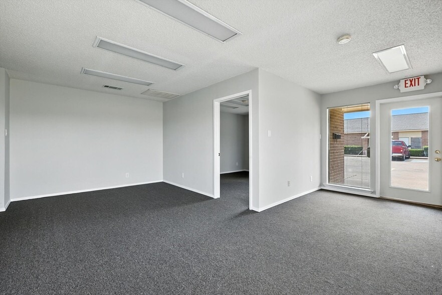 More Photos Of 2218 Michigan Ave, Arlington Unknown For Lease