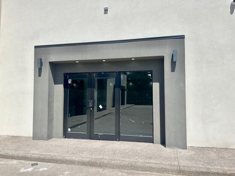 More Photos Of 1113 San Bernardo Ave, Laredo Office For Lease