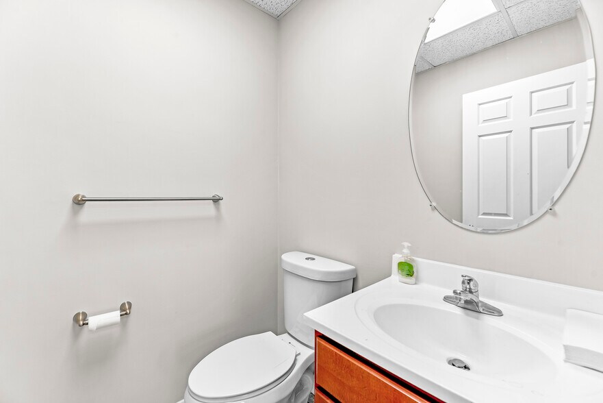 More Photos Of 10351 Southern Maryland Blvd, Dunkirk Office For Sale