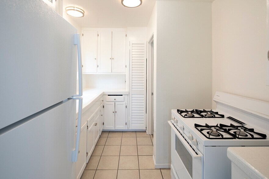More Photos Of 3034 Canon St, San Diego Apartments For Sale