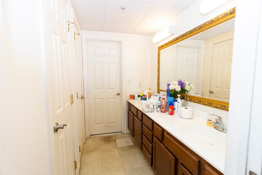 More Photos Of 153 Courtney St, Newark Apartments For Sale