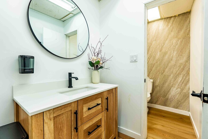 More Photos Of 1258 Kingsway, Sudbury Flex For Lease