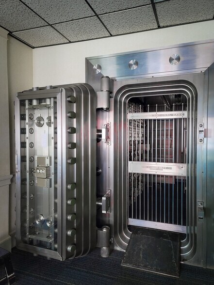 More Photos Of 4 Central St, Farmington Bank For Sale