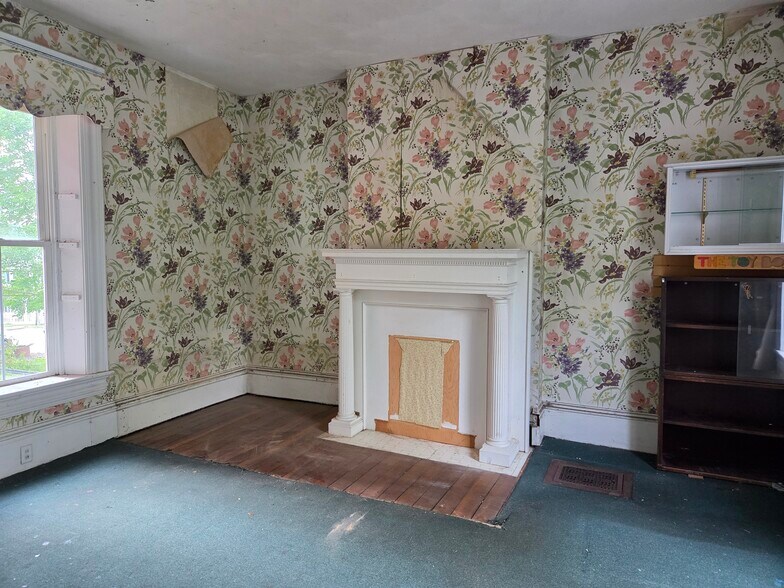 More Photos Of 108 S Market St, Ligonier Township Freestanding For Sale