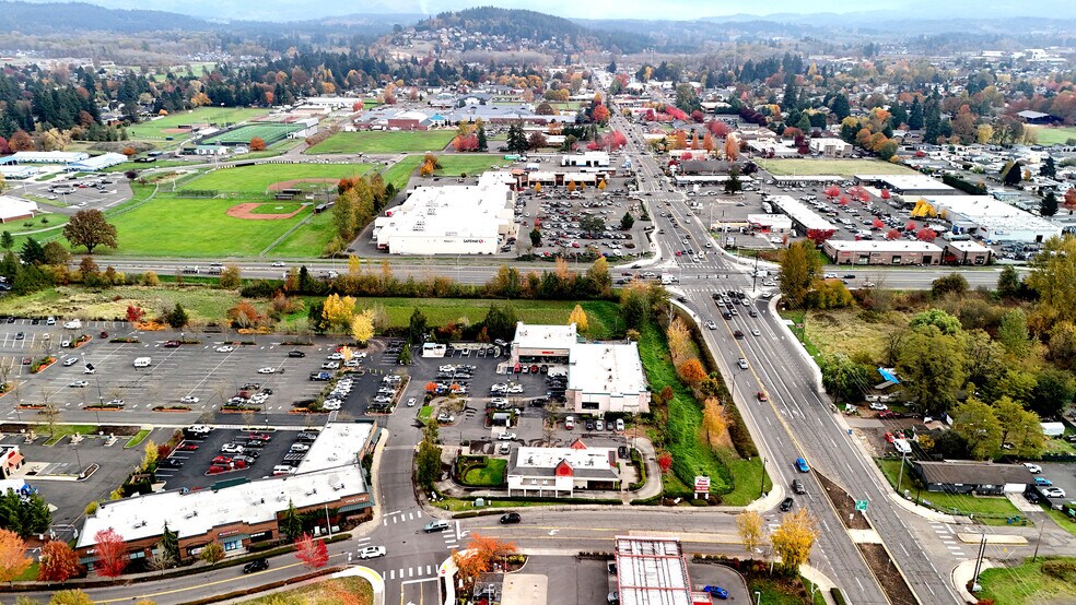 More Photos Of 11 NW 12th Ave, Battle Ground Storefront For Sale