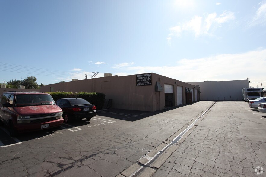 More Photos Of 21410-21420 Chase St, Canoga Park Light Manufacturing For Lease