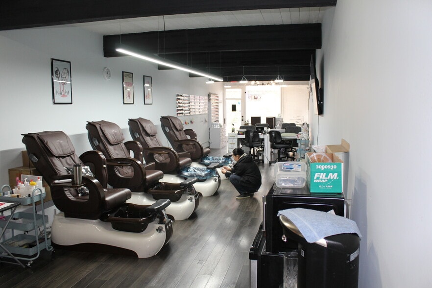 More Photos Of 370 W Sierra Madre Blvd, Sierra Madre Storefront For Lease