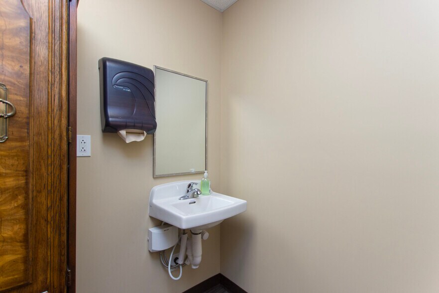 More Photos Of 11017 County Line, Madison Self Storage For Sale