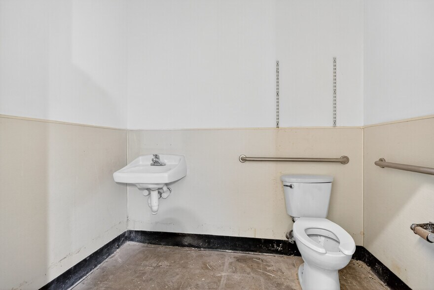 More Photos Of 1925 W Allegheny Ave, Philadelphia Freestanding For Sale