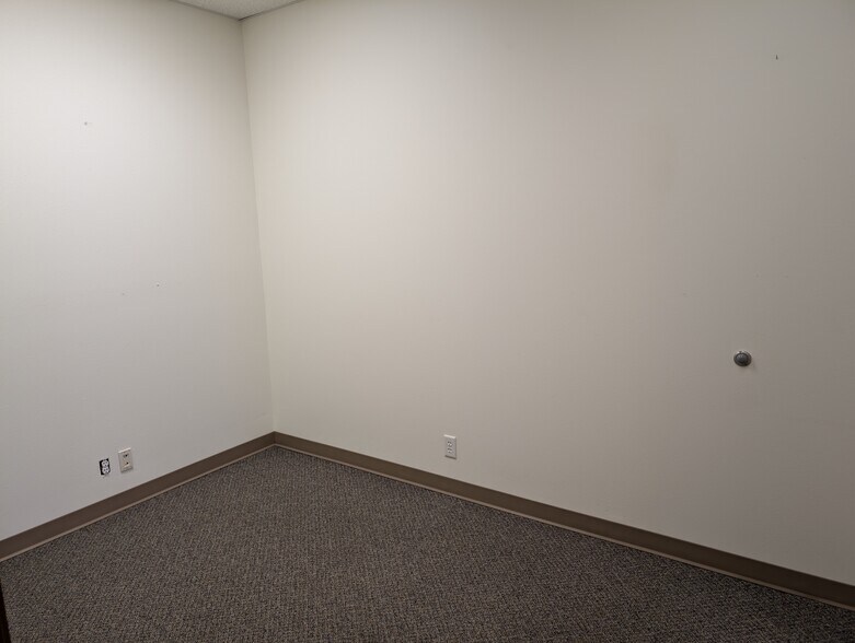 More Photos Of 2025 S Broadway St, New Ulm Freestanding For Lease