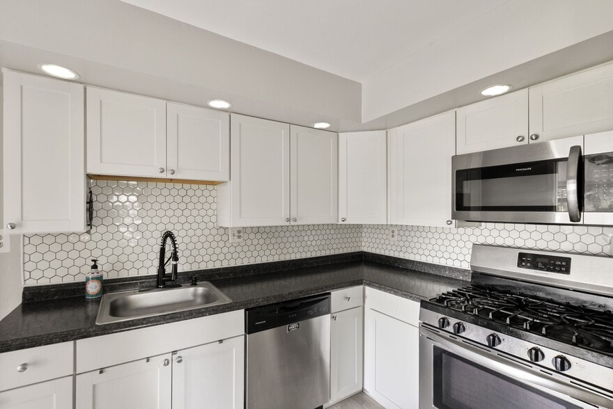 More Photos Of 17423 Wilson St, Dumfries Multifamily For Sale