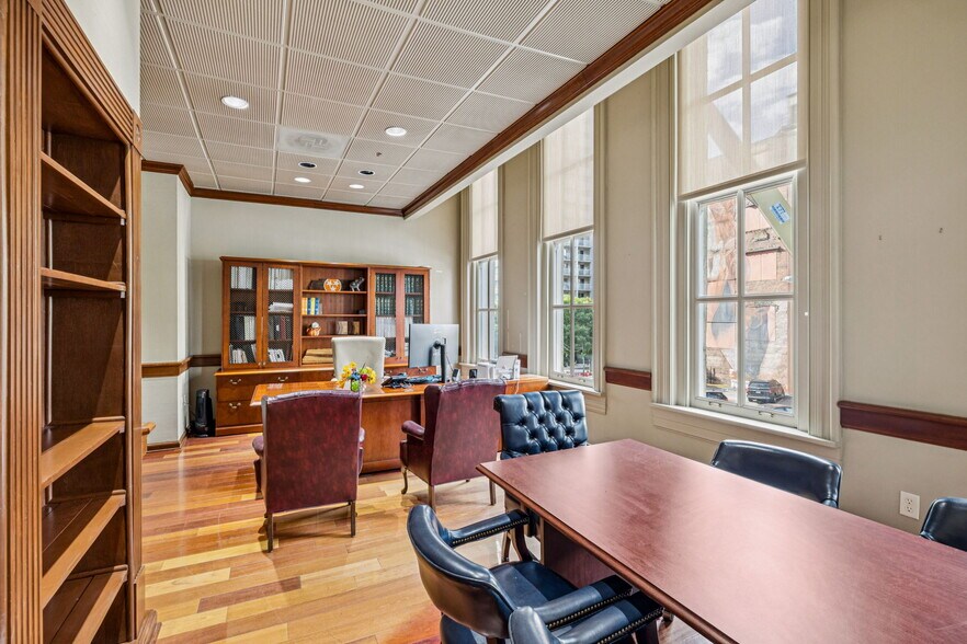 More Photos Of 213 5th Ave N, Nashville Office For Sale