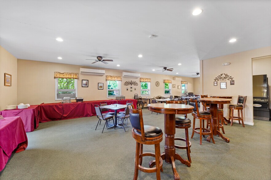 More Photos Of 60 Lake Lorain Rd, Poyntelle Restaurant For Sale