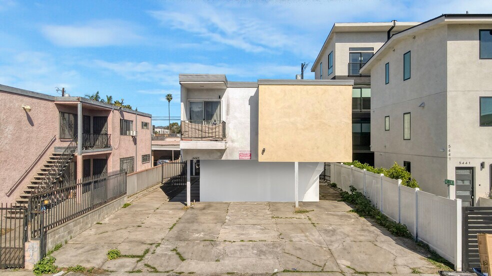 More Photos Of 5447 Blackwelder St, Los Angeles Apartments For Sale