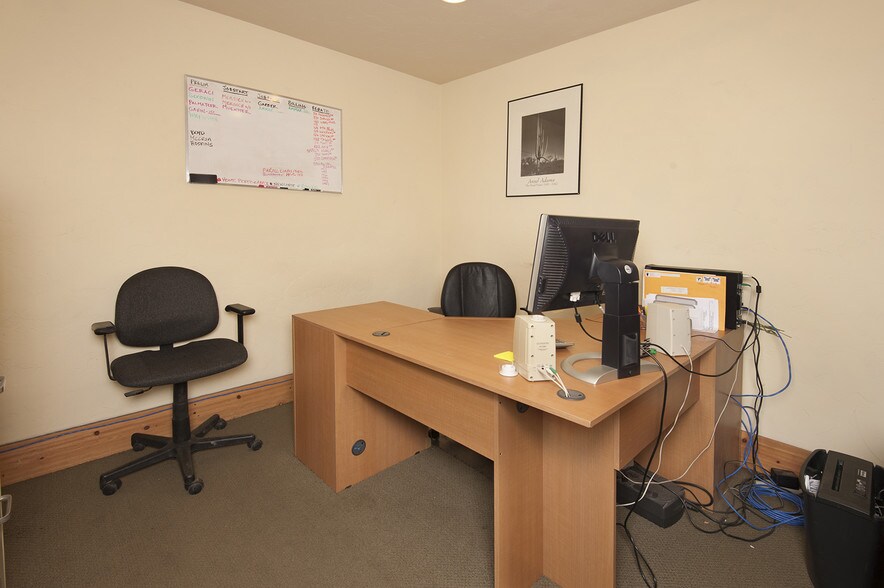 More Photos Of 365 Warren Ave, Silverthorne Showroom For Lease