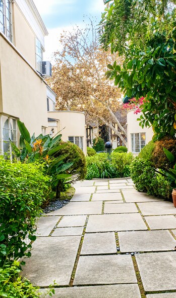 More Photos Of 336 N Sycamore Ave, Los Angeles Multifamily For Sale
