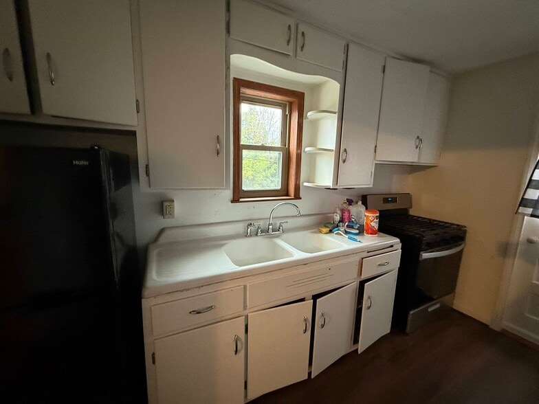 More Photos Of 836 S Mill St, New Castle Storefront Retail Residential For Sale