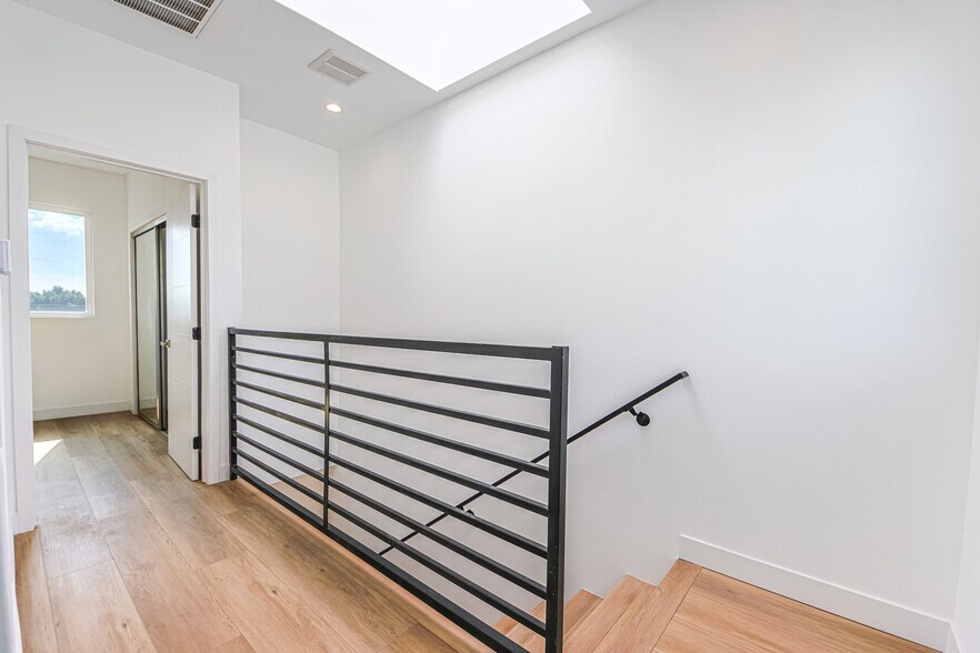 More Photos Of 1923 Carmona Ave, Los Angeles Multifamily For Sale