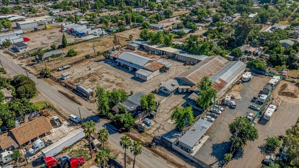 More Photos Of 708 N Pleasant Ave, Fresno Warehouse For Sale
