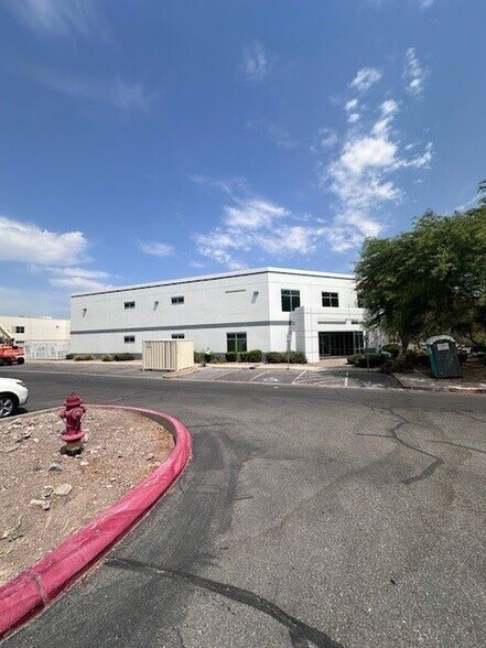 More Photos Of 7521 Eastgate Rd, Henderson Warehouse For Lease