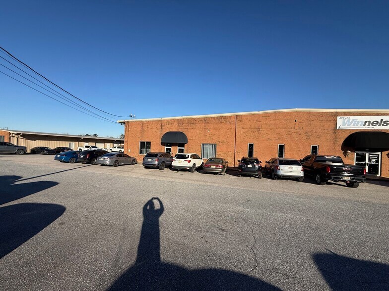 More Photos Of 1975 Mall Blvd, Auburn Warehouse For Lease