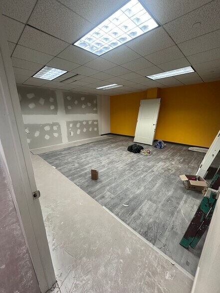 More Photos Of 730 Holiday Dr, Pittsburgh Office For Lease