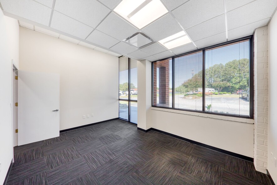 More Photos Of 5350 Webb Pky, Lilburn Flex For Sale